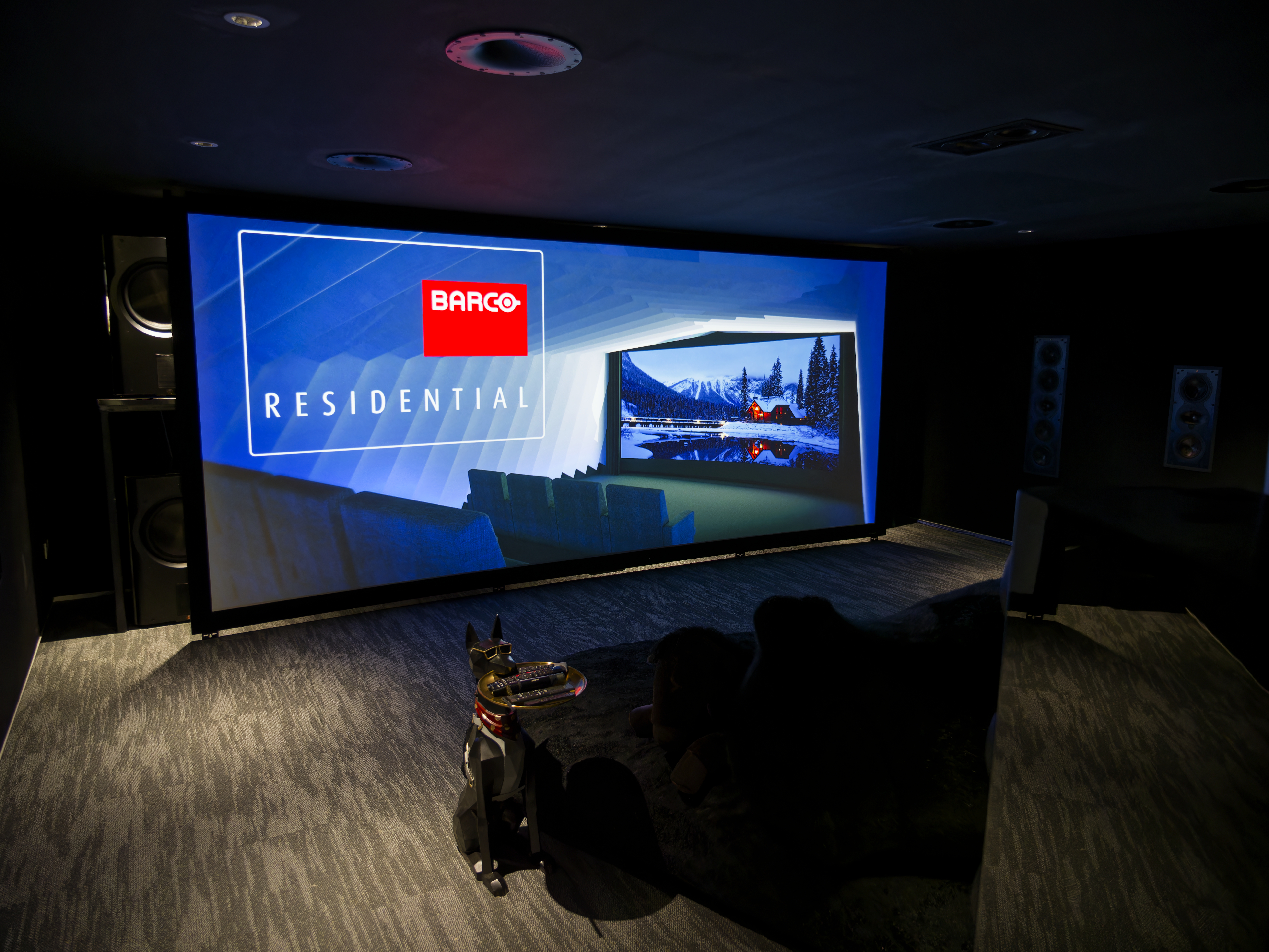 47声道、220英寸、由Perlisten（佰俪声）和 Barco（巴可）构建的超级影院